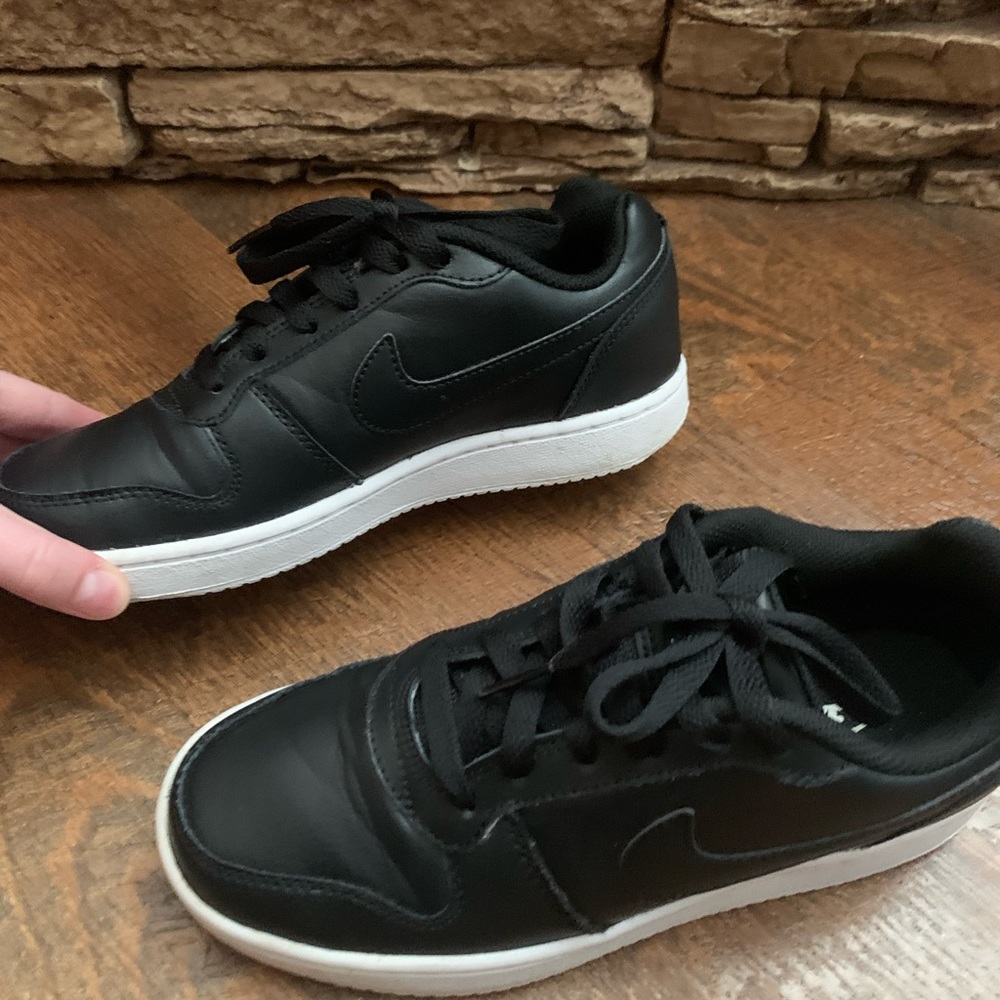 Nike shoes! - Picture 3 of 5